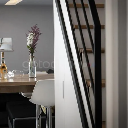 Modern Duplex Tommy * מאקרסקה