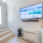 Modern Duplex Tommy Apartment