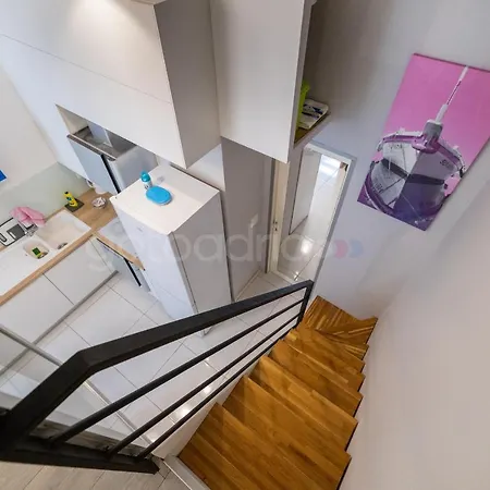 Modern Duplex Tommy Apartment