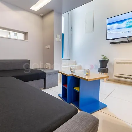 Modern Duplex Tommy Apartment